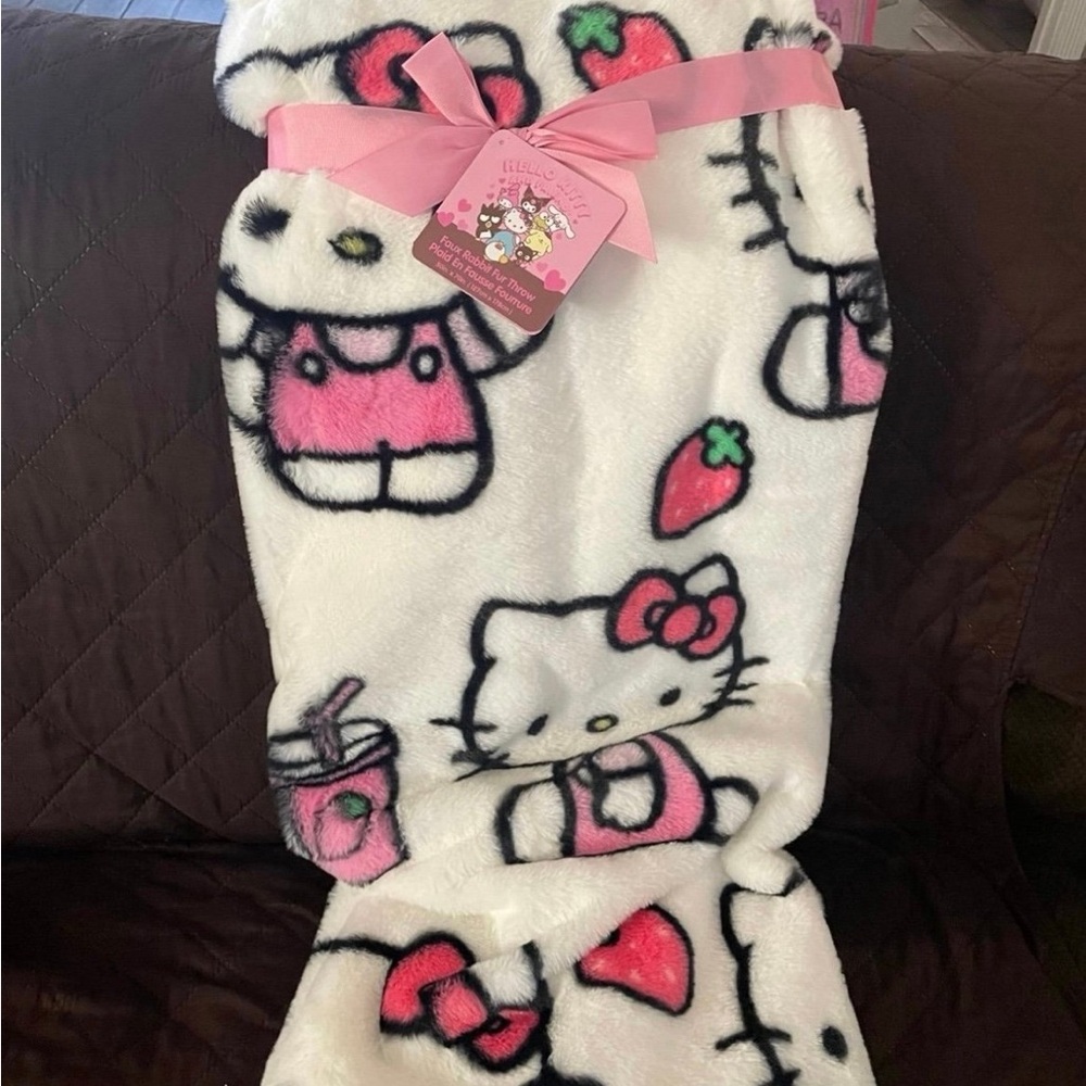 Hello Kitty Throw
